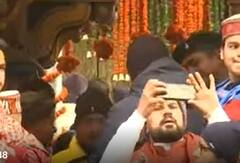 6 महीने बाद खुल गए बाबा Badrinath Dham के कपाट, देखिए Badrinath Dham की लाइव तस्वीरें