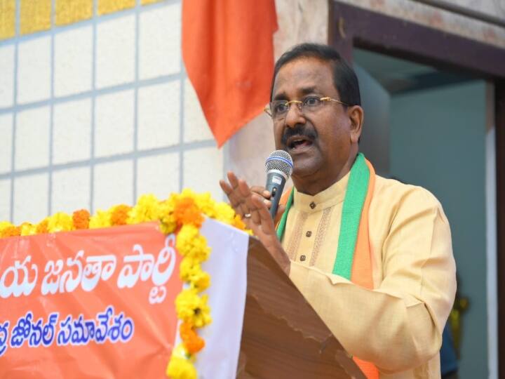 Vijayawada Bjp chief somu veerraju counter to tdp chandrababu comments on alliance Somu Veerraju : చంద్రబాబు త్యాగాలు ఏపీకి అవసరం లేదు, సోము వీర్రాజు కౌంటర్