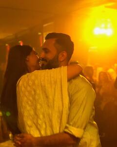 Sonam Kapoor Anniversary: आनंद आहूजा ने सोनम कपूर के साथ शेयर कीं रोमांटिक फोटोज़, तस्वीरों में दिखा बेशुमार प्यार