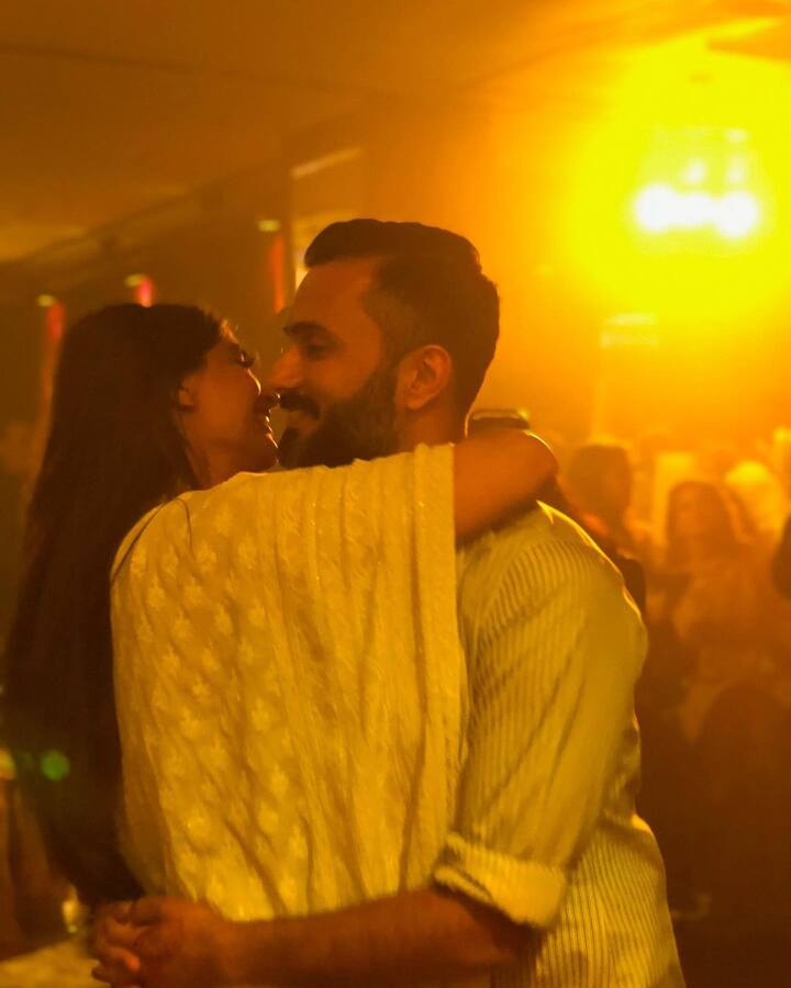 बॉलीवुड एक्ट्रेस सोनम कपू और अनांद आहुजा आज अपनी शादी की 6वीं सालगिरह सेलिब्रेट कर रहे हैं.