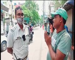 Behala:হেলমেট নেই বাইক আরোহীর, বেহালায় ট্রাফিক সার্জেন্ট আটকালে খুনের হুমকি দেওয়ার অভিযোগ।Bangla News