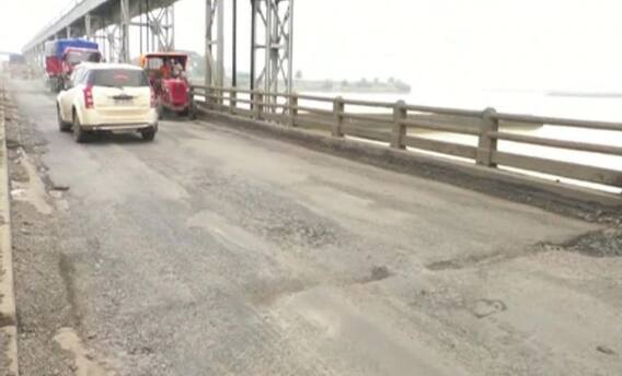 Birbhum: ময়ূরাক্ষী নদীর ওপর সেতু তৈরির কাজ ঘিরে দীর্ঘসূত্রিতার অভিযোগ এলাকার বাসিন্দাদের।Bangla News