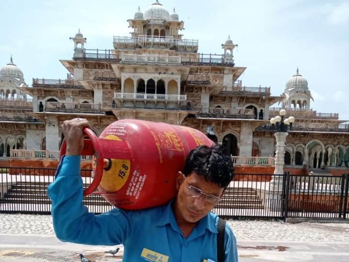 Rajasthan News big difference in daily booking due to increase in the price of LPG cylinder ann Rajasthan News: एलपीजी सिलेंडर की कीमत में उछाल का दिखा असर, डेली बुकिंग में आया बड़ा अंतर