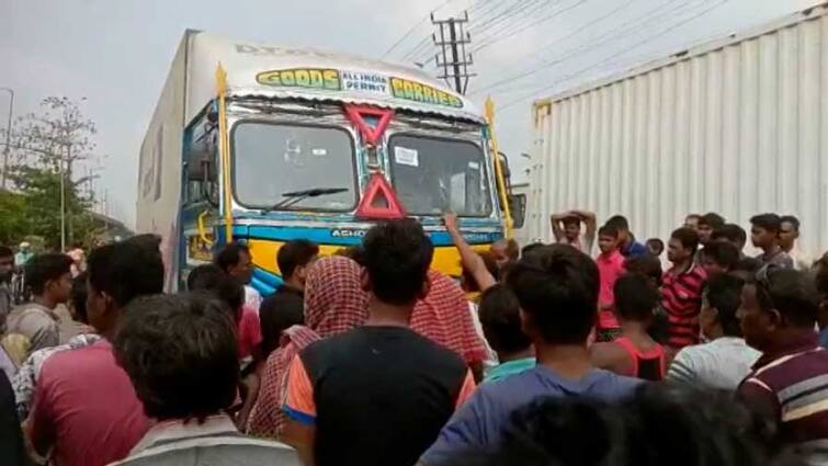 Howrah Married couple dead in accident while leaving a petrol pump Howrah News: পেট্রোল পাম্প থেকে বেরনোর মুখে ডাম্পারের ধাক্কা, বেঘোরে মৃত্যু দম্পতির