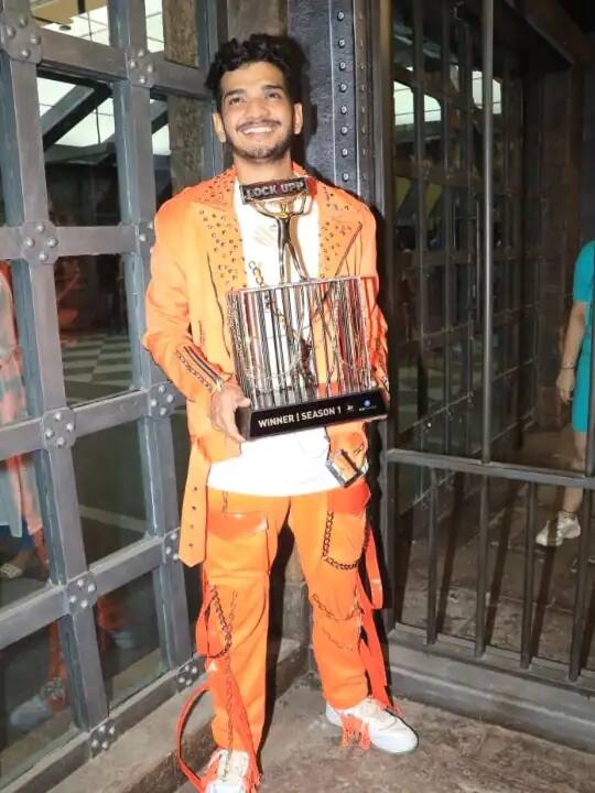 શો દરમિયાન મુનવ્વરે પોતાના જીવન સાથે જોડાયેલા ઘણા મોટા ખુલાસા કર્યા. અંજલિ અરોરા સાથેની તેની મિત્રતા પણ ચાહકોમાં ચર્ચાનો વિષય રહી છે.