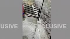 Uttarakhand: Nainital में भारी बारिश का कहर, पहाड़ी मलबा बहकर सड़क पर आया...देखिए तस्वीरें