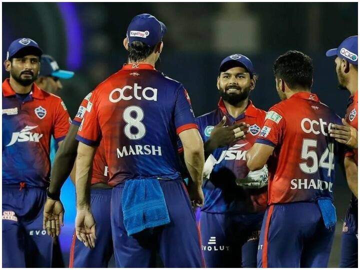 Delhi Capitals net bowler Corona positive before the match against Chennai Super Kings CSK vs DC: दिल्ली कैपिटल्स पर फिर कोरोना का कहर, चेन्नई के खिलाफ मुकाबले से पहले सामने आया नया केस