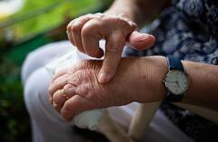 Mother's Day 2022: যত্ন নিন মায়ের শরীরের, জানুন অস্টিওআর্থারাইটিসের লক্ষণগুলি