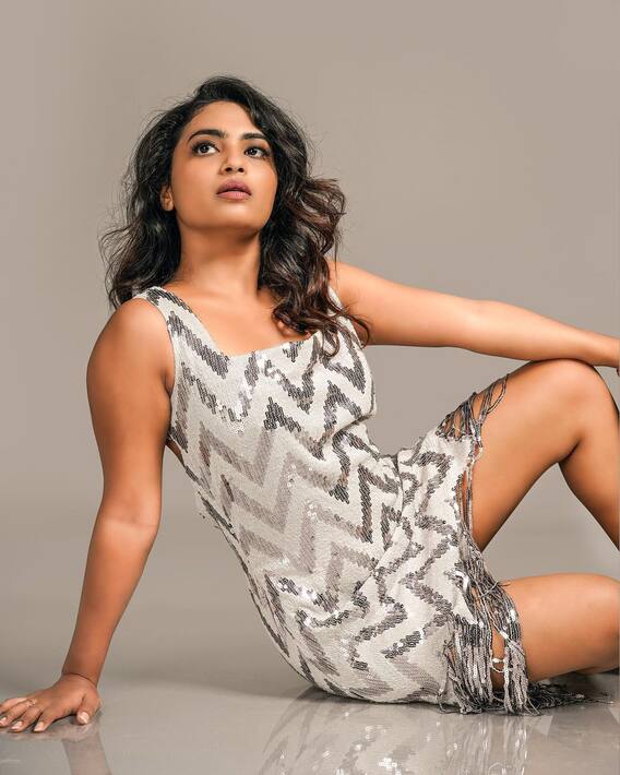 Biggboss Harika: పొట్టి డ్రెస్సుల్లో కేక పెట్టిస్తున్న బిగ్‌బాస్ హారిక