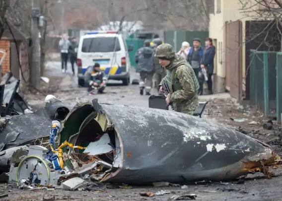 Russia Ukraine War : रशियन सैन्याचे 19 टँक आणि 20 वाहनं नष्ट, युक्रेनचा दावा Russia Ukraine War : रशियन सैन्याचे 19 टँक आणि 20 वाहनं नष्ट, युक्रेनचा दावा