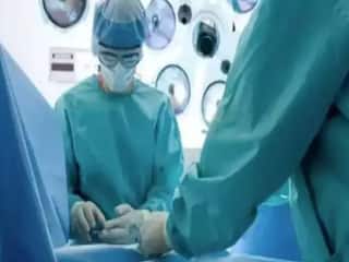 पोट दुखू लागलं, उलट्या, मळमळ सुरू झाली, शस्त्रक्रियेनंतर पोटातून 39 नाणी आणि 37 मॅग्नेट्स काढली