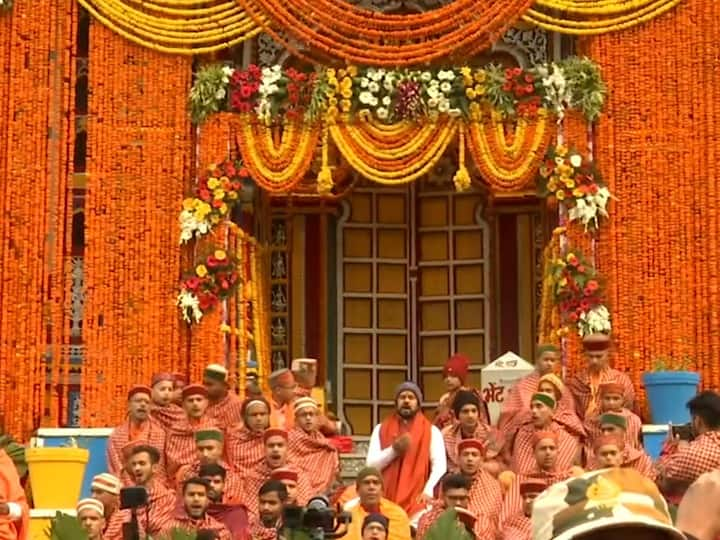 Chardham Yatra 2022: Doors of Badrinath Temple Opens for Devotees Chardham Yatra 2022: બદ્રીનાથ ધામના કપાટ ખુલ્યા, એક દિવસમાં 15 હજાર શ્રદ્ધાળુઓ કરી શકશે દર્શન