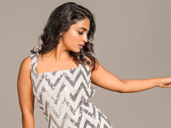 Biggboss Harika: పొట్టి డ్రెస్సుల్లో కేక పెట్టిస్తున్న బిగ్బాస్ హారిక Biggboss Harika: పొట్టి డ్రెస్సుల్లో కేక పెట్టిస్తున్న బిగ్బాస్ హారిక