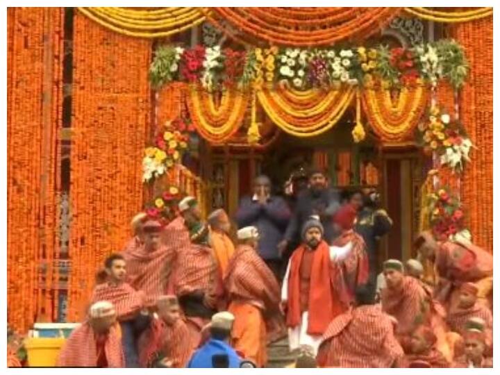 Badrinath temple reopen with rituals vedic chanting on 8th may Badrinath Dham: খুলে গেল বদ্রীনাথ ধাম, প্রথম দিনেই উপচে পড়ল ভিড়
