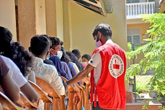 আজ, ৮ মে বিশ্বজুড়ে পালিত হচ্ছে রেডক্রস দিবস। প্রতি বছরের ৮ মে দিনটি পালন করা হয়। ১৮২৮ সালের ৮ মে জন্ম হয় আন্তর্জাতিক রেডক্রস কমিটির প্রতিষ্ঠাতা হেনরি ডুরান্টের। তিনিই প্রথম নোবেল পুরস্কার পান। তাঁর প্রতি শ্রদ্ধা জানিয়েই ৮ মে দিনটি বিশ্ব রেডক্রস দিবস হিসেবে পালন করা হয়।