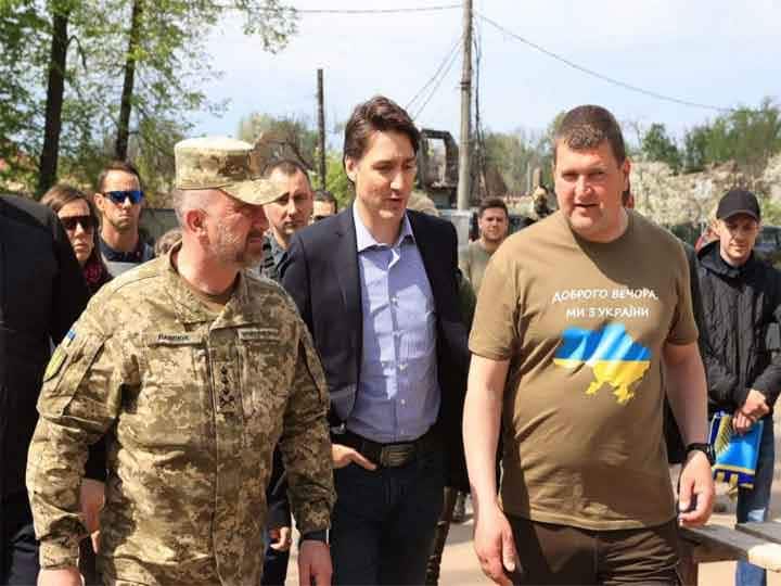 Canada PM Visit Ukraine: युद्ध के बीच बिना बताए यूक्रेन पहुंचे कनाडा के पीएम जस्टिन ट्रूडो, तबाह शहर इरपिन का किया दौरा