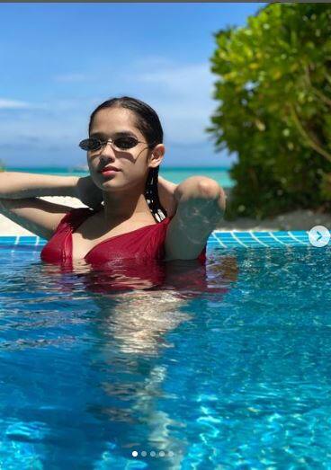 ਸਵੀਮਿੰਗ ਪੂਲ 'ਚ ਜੰਨਤ ਨੇ ਦਿੱਤੇ ਸਿਜਲਿੰਗ ਪੋਜ਼