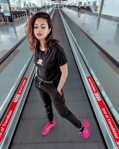 Amala Paul: ఎయిర్ పోర్ట్ లో అమలాపాల్ ఫొటోషూట్ 