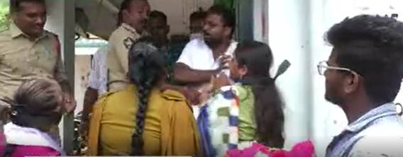 Tension During Janasena Protest: జనసేన నాయకులను బలవంతంగా లాక్కెళ్లిన పోలీసులు | ABP Desam