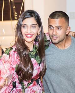 Photos: पति Anand Ahuja को सालगिरह की मुबारकबाद देती नज़र आईं Sonam Kapoor, रोमांटिक तस्वीरों पर आ जाएगा आपका दिल