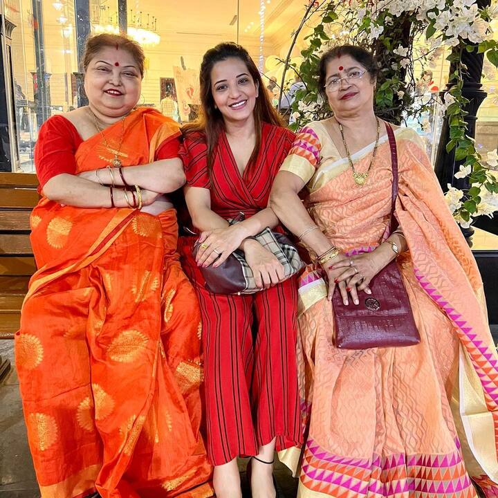 गोवा से मोनालिसा लगातार अपनी तस्वीरे शेयर कर रही हैं, जो कि काफी वायरल भी हो रही हैं.