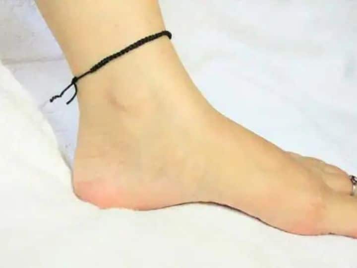 if you also wear black thread then be careful  Black Thread : 'या' दिवशी काळा धागा बांधल्याने होतात अनेक फायदे  