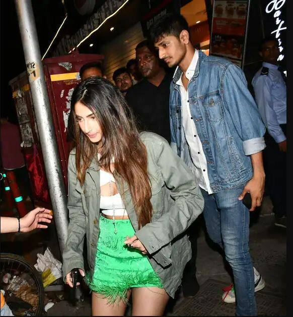હવે તાજેતરમાં જ પલક અને ઇબ્રાહિમ ફરીથી ડિનર ડેટ પર જોવા મળ્યા હતા, જોકે આ વખતે તેમની સાથે સોહેલ ખાનનો પુત્ર નિર્વાન ખાન પણ હાજર હતો.