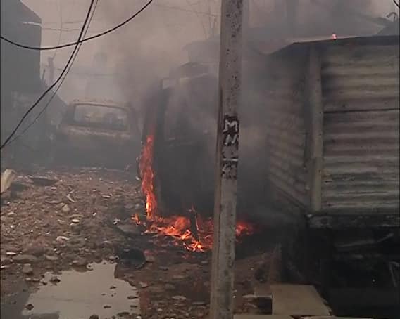 Nagpur Fire : नागपूरमधील महाकाली नगरमध्ये भीषण आग; गॅस सिलेंडरच्या स्फोटाने आग लागल्याची शक्यता Nagpur Fire : नागपूरमधील महाकाली नगरमध्ये भीषण आग; गॅस सिलेंडरच्या स्फोटाने आग लागल्याची शक्यता