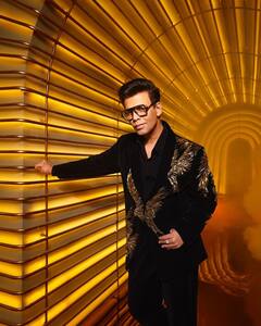 Photos: नए सीजन के साथ Karan Johar हैं तैयार, Koffee With Karan में एंटरटेनमेंट का डोज़ लगाते दिखेंगे बॉलीवुड स्टार्स