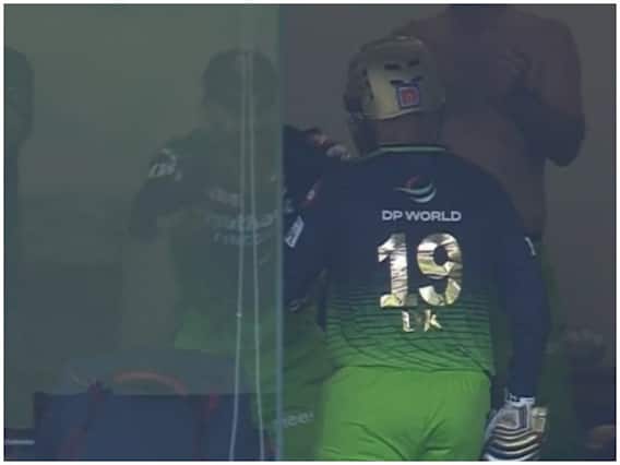 SRH vs RCB: दिनेश कार्तिक की धमाकेदार पारी के बाद इंटरनेट पर वायरल हुआ विराट कोहली का रिएक्शन