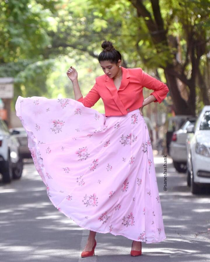 अभिनयाबरोबरच संस्कृतीची नृत्यशैली देखील प्रेक्षकांच्या पसंतीस पडते. (Sanskruti Balgude/Instagram)