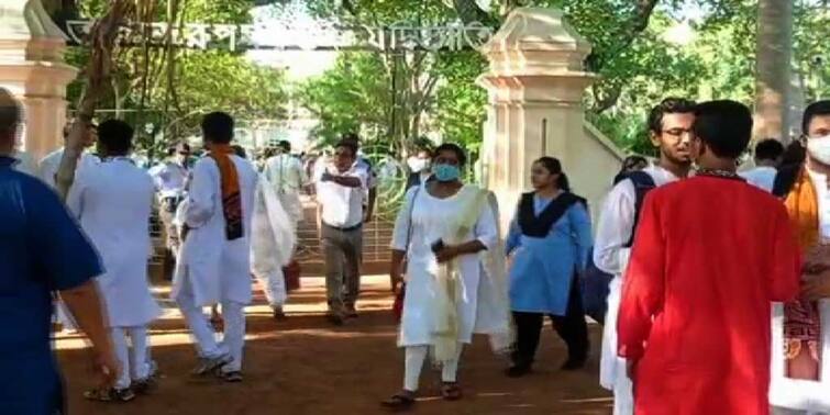 Rabindra Jayanti in Bolpur Shantiniketan celebrate 161 birth anniversary of Rabindranath Tagore Rabindra Jayanti 2022: বৈদিক মন্ত্রপাঠ, ব্রহ্ম উপাসনা, বিশ্বভারতীতে সাড়ম্বরে পালন বিশ্বভারতীতে