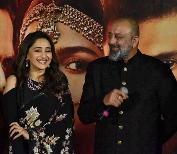 कहा जाता है कि 1993 के मुंबई सीरियल ब्लास्ट में टाडा और आर्म्स एक्ट के तहत संजय दत्त की गिरफ्तारी के बाद से माधुरी और उनके रिश्ते में दरार आ गई थी.