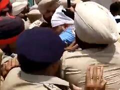 Punjab News: बरनाला में शिक्षा मंत्री के आवास के बाहर पीटीआइ बेरोजगार अध्यापकों का प्रदर्शन, पुलिस के साथ हुई झड़प