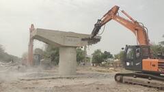 Parbhani : निकृष्ट दर्जाचे साहित्य वापरल्याबद्दल रेल्वे उड्डाणपुलाचे बांधलेले पोल पाडले; रेल्वे अधिकाऱ्यांचा कंत्राटदाराला हिसका