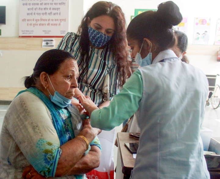 Now both dose  of Covishild and Covaxin and booster dose can be administered for seven days in Nagpur Nagpur News: नागपुर में अब सातों दिन लगवा सकते हैं कोविशील्ड और Covaxin की दोनों डोज, मुफ्त बूस्टर डोज भी है अवेलेबल
