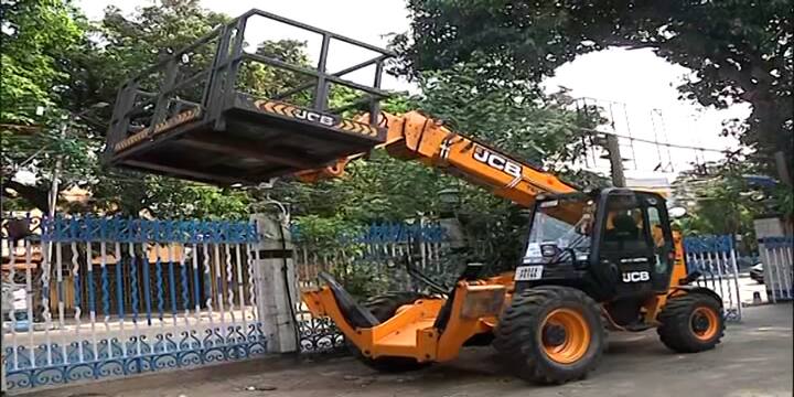 আবহাওয়া দফতর সূত্রে খবর, মঙ্গলবার থেকে বৃহস্পতিবারের মধ্যে কলকাতা সহ উপকূলবর্তী জেলাগুলিতে বৃষ্টির সম্ভাবনা রয়েছে। মঙ্গলবার থেকে পরবর্তী নির্দেশ না দেওয়া পর্যন্ত মত্স্যজীবীদের সমুদ্রে যেতে নিষেধ করা হয়েছে।