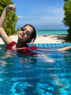 પુલમાં મસ્તી કરતી જોવા મળી જન્નત જુબૈર, જુઓ કુલ તસવીરો