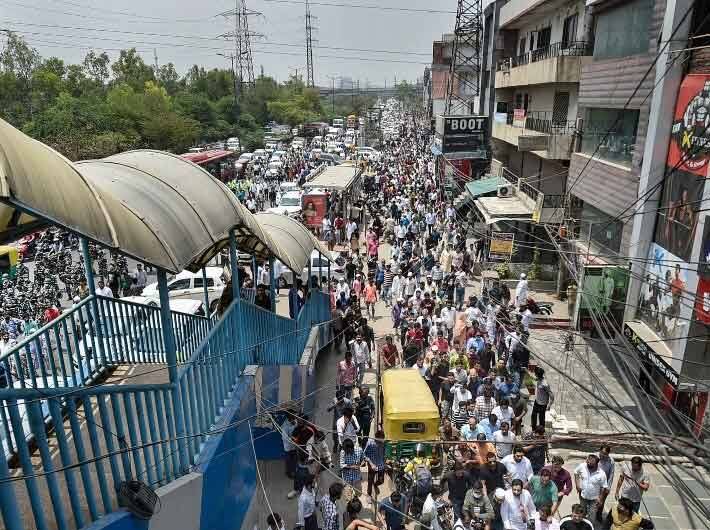भाजपा की दिल्ली इकाई के प्रमुख आदेश गुप्ता ने ‘‘ शाहीन बाग में अतिक्रमण रोधी अभियान का विरोध करने के लिए’’ आप और कांग्रेस की आलोचना की. गुप्ता ने कहा, ‘‘ आज, यह साबित हो गया कि आप और उसके विधायक रोहिंग्या और बांग्लादेशियों का साथ दे रहे हैं. बुलडोजर के आगे लेटने वालों को जनता जवाब देगी. यह दुर्भाग्यपूर्ण है कि आप और कांग्रेस शाहीन बाग में अतिक्रमण हटाने का विरोध कर रहे हैं. मैं आप और कांग्रेस से अनुरोध करता हूं कि वे अतिक्रमण और धर्म को आपस में नहीं जोड़ें.’’