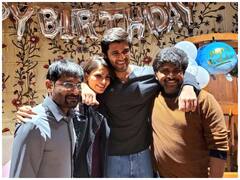 Vijay Devarakonda Birthday Celebrations: విజయ్ దేవరకొండ బ‌ర్త్‌డే సెలబ్రేట్ చేసిన పేరెంట్స్, సమంత, VD 11 టీమ్