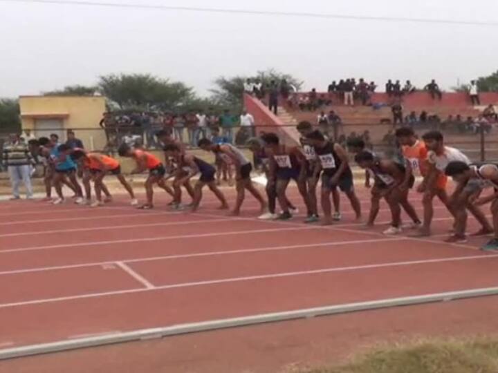 चूरू जिला मुख्यालय पर जिला स्टेडियम चूरू में साई के द्वारा 6.30 करोड़ से निर्मित इंटरनेशनल एसोसिएशन ऑफ एथलेटिक्स फेडरेशन (IAAF) द्वारा प्रमाणित वर्ड क्लास सिंथेटिक एथलेटिक ट्रैक बनाया गया है. जिले में मुख्य अन्य खेल केन्द्र एथलेटिक्स खेल मैदान राजगढ़, चन्दगीराम बॉलीबाल अकादमी बैरासर छोटा, बालीबाल मैदान जिगसाना ताल, जिला स्टेडियम में संचालित तीरंदाजी, शूटिंग, कबड्डी, बैडमिंटन, बास्केटबाल, बालीबाल मैदान रतननगर, फोगाट कुश्ती अकादमी हामुसर, टेबल टेनिस गांधी बाल निकेतन रतनगढ़, बैडमिंटन श्री हनुमान व्यायामशाला रतनगढ़ संचालित हैं.