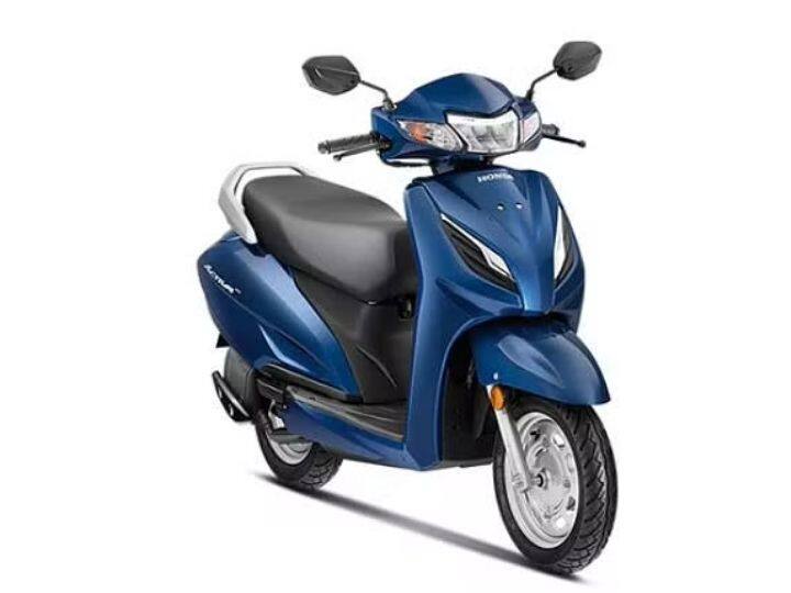 Activa 6G: Activa च्या स्कूटर्सना भारतात खूप पसंती दिली जाते, म्हणूनच कंपनी दरवर्षी या स्कूटरमध्ये काहीतरी नवीन अपडेट करत असते. Activa 6G सध्या भारतातील सर्वात पॉवरफूल स्कूटरपैकी एक आहे. यात आधुनिक फीचरमध्ये फ्युएल फिलर कॅप बाहेर देण्यात आले आहे. ज्यामुळे इतर स्कूटरपेक्षा ही अधिक प्रगत बनते.