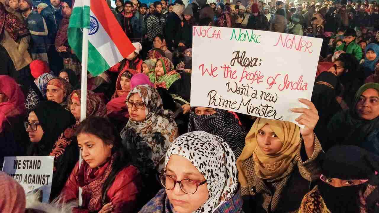 Shaheen Bagh: दिसंबर की सर्दी...बुजुर्ग महिलाओं के हाथों में तिरंगा...CAA विरोधी आंदोलन का एपीसेंटर शाहीन बाग