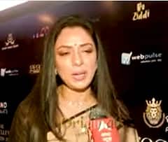 Supermom Awards 2022: Celebs reach with their beloved mothers to collect trophies | SBS Originals