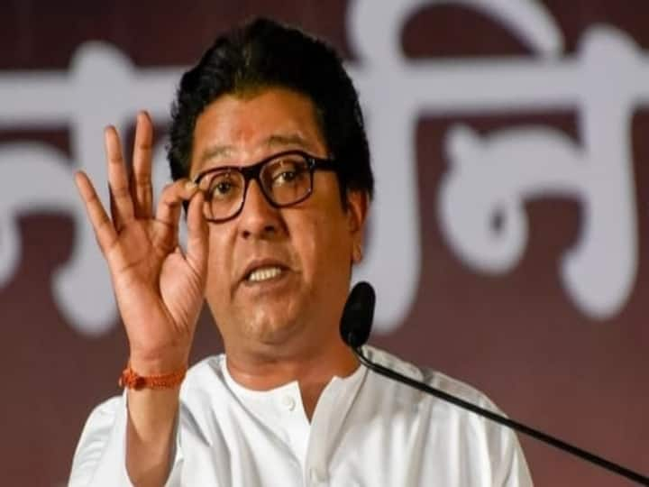 MNS Chief Raj Thackeray visit to Ayodhya administration action on poster war Raj Thackeray Ayodhya Visit: राज ठाकरे के अयोध्या दौरे ने बढ़ाया सियासी पारा, पोस्टर वॉर पर प्रशासन का एक्शन