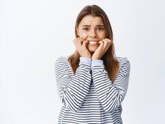 Quit Nail Biting : नाखून चबाने से सेहत पर पड़ सकता है बुरा असर, इन उपायों से पाएं छुटकारा