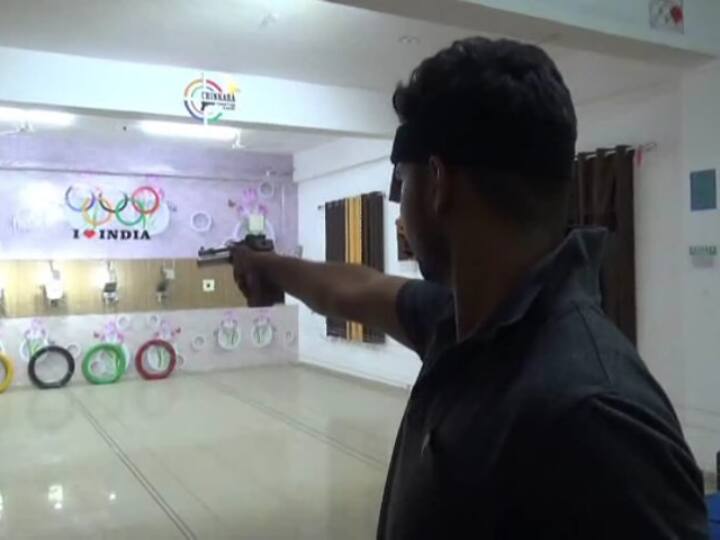 जो सक्षम नहीं थे उनका टेलेंट कहीं ना कहीं समय के साथ लुप्त हो गया. फिर एक समय आया जब चूरू जिले के युवाओं खिलाड़ियों का जोश, जनून और खेलों के प्रति लग्न को देखते हुए भारत सरकार ने 23 फरवरी 2020 को चूरू जिले के खिलाड़ियों के लिए एक तोहफा दिया. आज वह खिलाड़ी नेशनल से लेकर इंटरनेशनल लेवल पर अपनी धाक जमा रहे हैं.