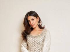 PHOTO: रिया चक्रवर्तीचा देसी अवतार; पाहा फोटो!