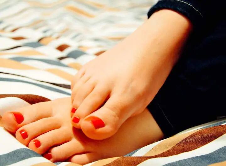 How to do pedicure at home remedy to clean foot how to do foot spa remove tanning from foot Summer Tips: ગરમીમાં પગની સ્કિનની ફેયરનેસ માટે ઘર બેઠા ટ્રાય કરો આ સરળ ટિપ્સ