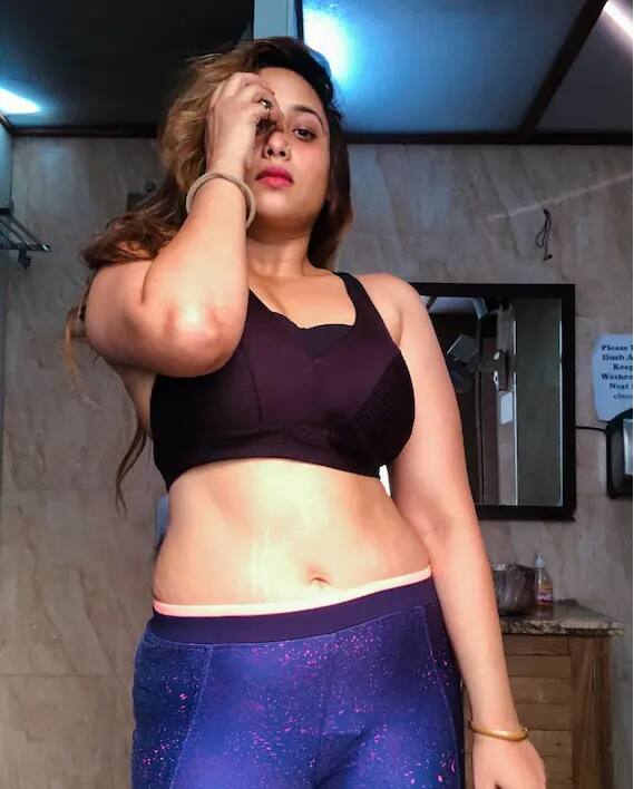 ફોટો શેર કરતાં રાનીએ લખ્યું કે, આને બકવાસ નહી મહેનત કહેવાય છે. આ મહેનત માણસ પોતાના માટે કરે છે, કોઈને બતાવવા માટે નહી.